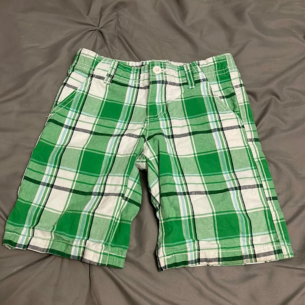 CRAZY 8 Boy’s Green Plaid Shorts in Excellent Condition! Sz 5T